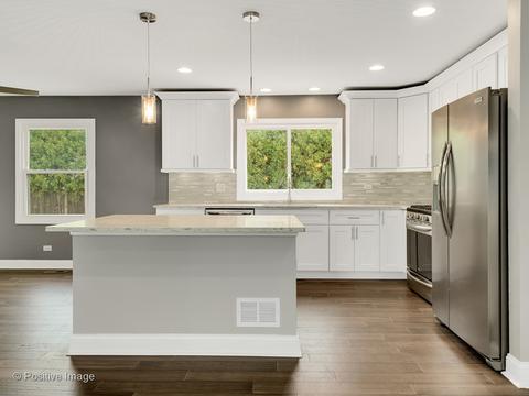 127 E Mcclellan St, Bartlett, IL 60103 photo 7