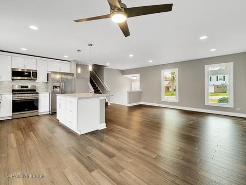 127 E Mcclellan St, Bartlett, IL 60103 photo 3