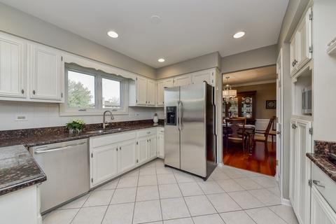 3396 Gilbert Ct, Darien, IL 60561 photo 6