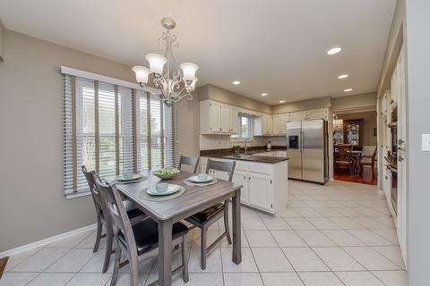 3396 Gilbert Ct, Darien, IL 60561 photo 8