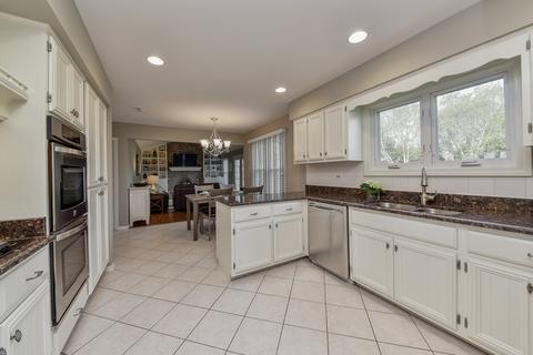 3396 Gilbert Ct, Darien, IL 60561 photo 5