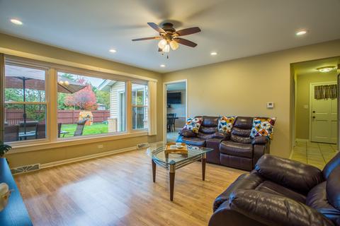 932 Timothy Ln, Des Plaines, IL 60016 photo 4