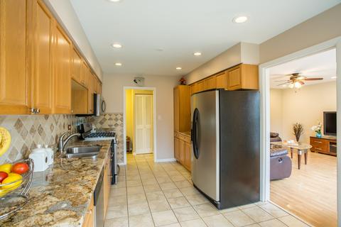 932 Timothy Ln, Des Plaines, IL 60016 photo 9