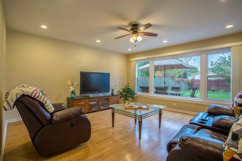 932 Timothy Ln, Des Plaines, IL 60016 photo 3
