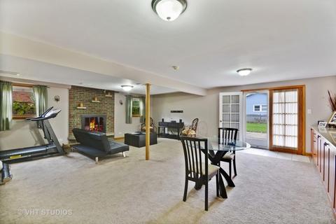 1887 Briarcliffe Blvd, Wheaton, IL 60189 photo 9
