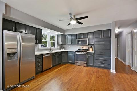 1887 Briarcliffe Blvd, Wheaton, IL 60189 photo 4