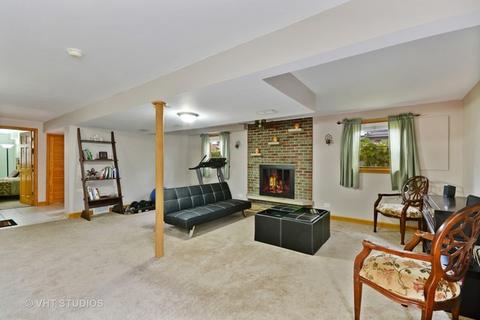 1887 Briarcliffe Blvd, Wheaton, IL 60189 photo 10