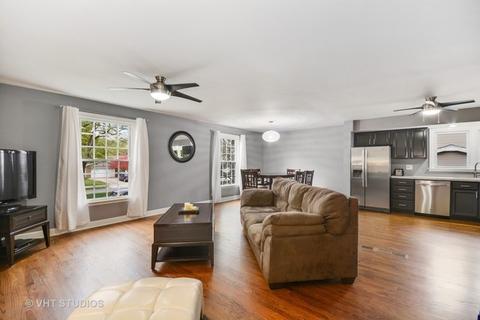 1887 Briarcliffe Blvd, Wheaton, IL 60189 photo 3