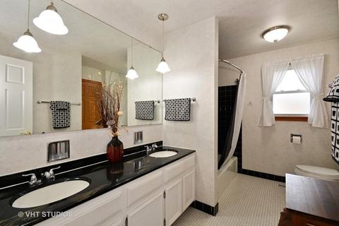 1887 Briarcliffe Blvd, Wheaton, IL 60189 photo 16