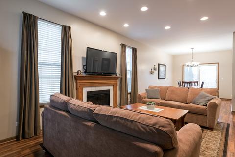 2180 Pointe Blvd, Aurora, IL 60504 photo 4