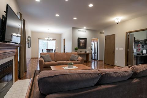 2180 Pointe Blvd, Aurora, IL 60504 photo 3