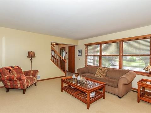 934 Stonehaven Dr, Elgin, IL 60124 photo 4