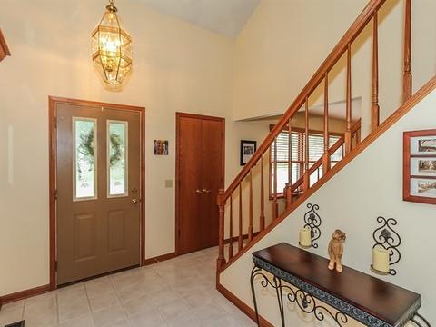 934 Stonehaven Dr, Elgin, IL 60124 photo 2