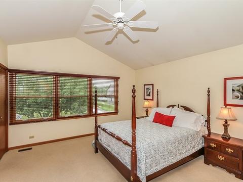 934 Stonehaven Dr, Elgin, IL 60124 photo 17