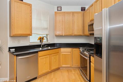 715 Astor Ln #305, Wheeling, IL 60090 photo 4