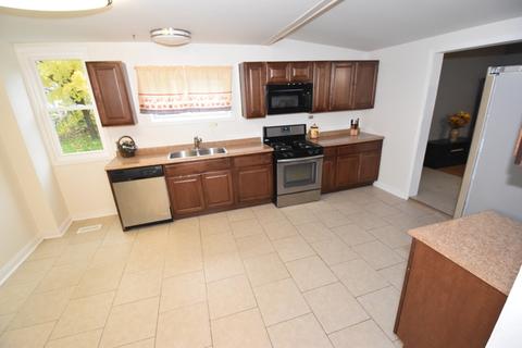 432 Hendee St, Elgin, IL 60123 photo 2