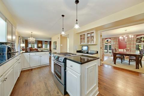 221 Devon Dr, Burr Ridge, IL 60527 photo 5