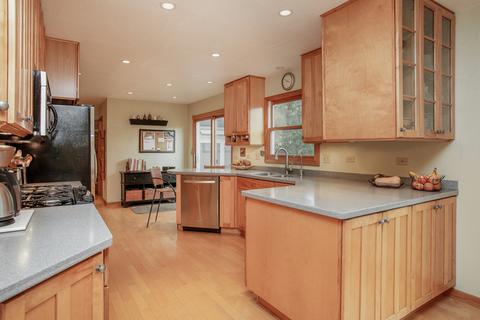 1489 Mccormick Pl, Wheaton, IL 60189 photo 3