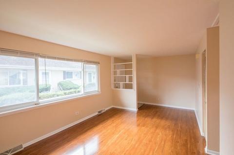 835 Valley Stream Dr #C, Wheeling, IL 60090 photo 2