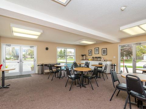 695 Illinois Blvd, Hoffman Estates, IL 60169 photo 5