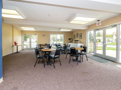 695 Illinois Blvd, Hoffman Estates, IL 60169 photo 4