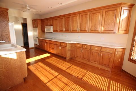 843 Breton Lakes Dr, Willowbrook, IL 60527 photo 12