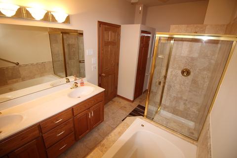 843 Breton Lakes Dr, Willowbrook, IL 60527 photo 15