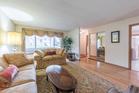 1403 E Lowden Ln, Mount Prospect, IL 60056 photo 5