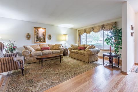 1403 E Lowden Ln, Mount Prospect, IL 60056 photo 3