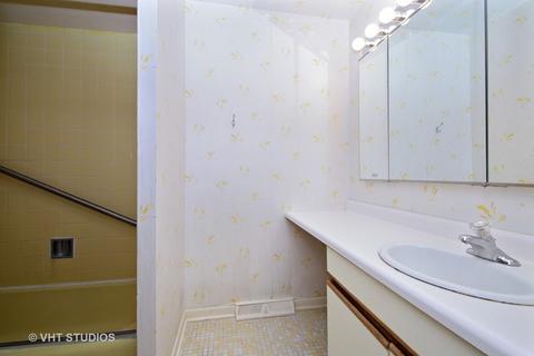 9471 Hamlin Ave, Des Plaines, IL 60016 photo 11