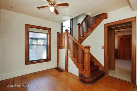 415 Moseley St, Elgin, IL 60123 photo 2
