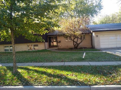 1495 Maple Ln, Elgin, IL 60123 photo 2