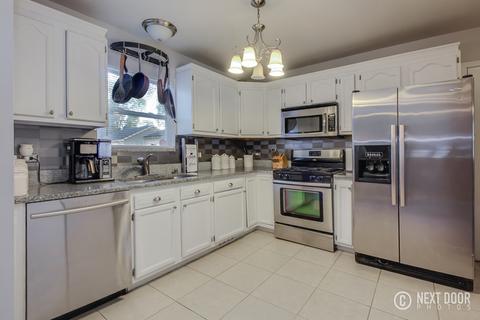 1109 Jackson St, Aurora, IL 60505 photo 6