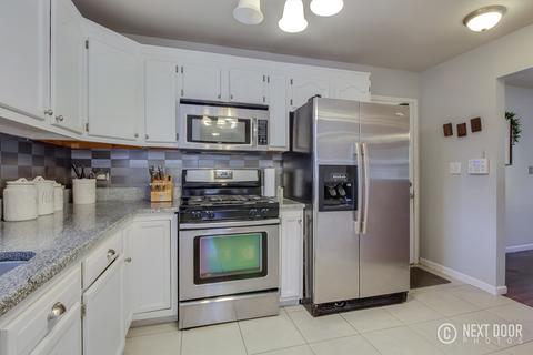 1109 Jackson St, Aurora, IL 60505 photo 8