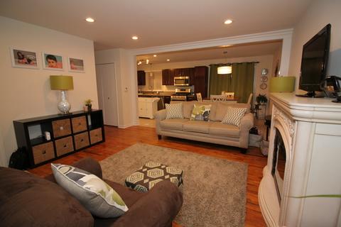 85 Flagstaff Ln, Hoffman Estates, IL 60169 photo 4