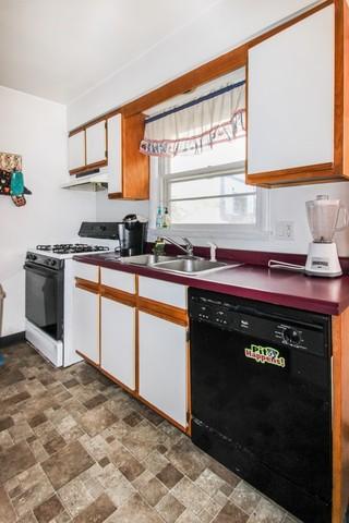1225 S Float Ave, Freeport, IL 61032 photo 8