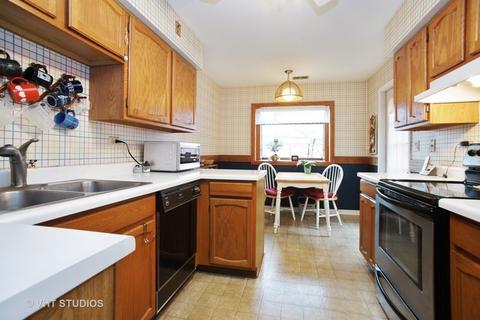 175 Grove Ave #D, Des Plaines, IL 60016 photo 4
