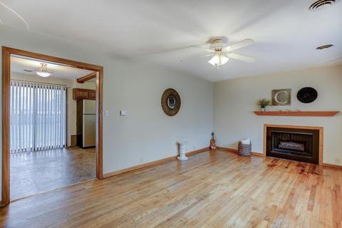 607 E Broadway St, Tolono, IL 61880 photo 4
