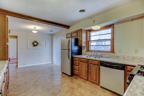 607 E Broadway St, Tolono, IL 61880 photo 8