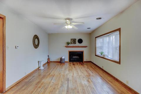 607 E Broadway St, Tolono, IL 61880 photo 3
