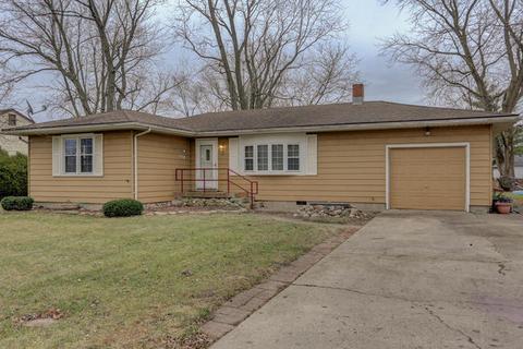 607 E Broadway St, Tolono, IL 61880 photo 2