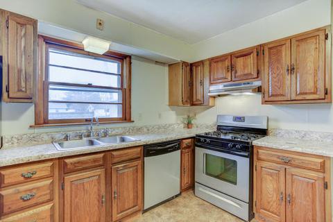 607 E Broadway St, Tolono, IL 61880 photo 9