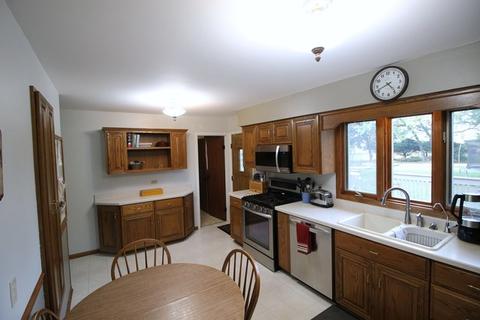 170 E Rickard Dr, Oswego, IL 60543 photo 9