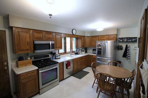 170 E Rickard Dr, Oswego, IL 60543 photo 7