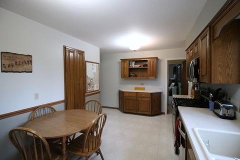 170 E Rickard Dr, Oswego, IL 60543 photo 8