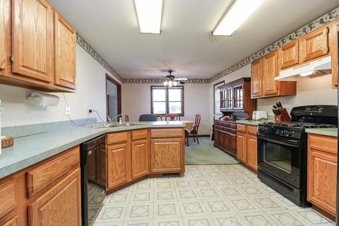 280 Hillcrest Ln, Steger, IL 60475 photo 4