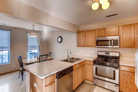936 Symphony Dr, Aurora, IL 60504 photo 4