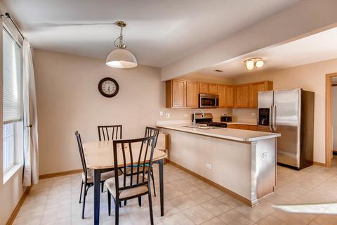 936 Symphony Dr, Aurora, IL 60504 photo 2
