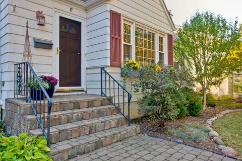 17 N Maple St, Mount Prospect, IL 60056 photo 2
