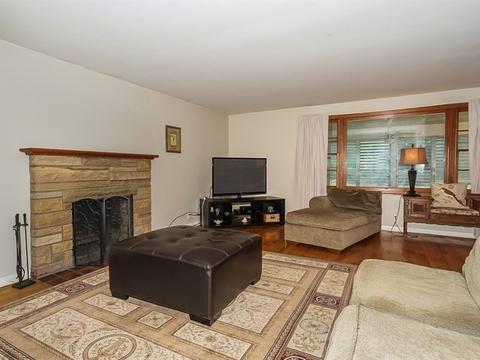 1187 Cedar Ave, Elgin, IL 60120 photo 2